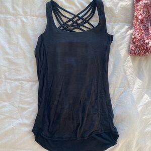 Lululemon top w built in bra